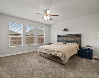 1009 Croxley Way - Photo Thumbnail 18