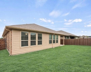 1009 Croxley Way - Photo Thumbnail 27