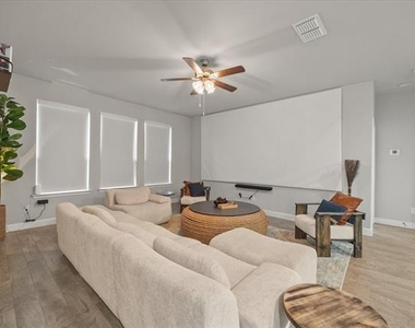 1009 Croxley Way - Photo Thumbnail 16