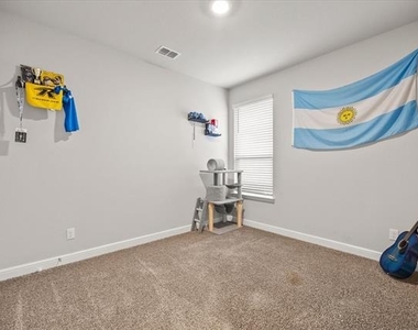 1009 Croxley Way - Photo Thumbnail 6