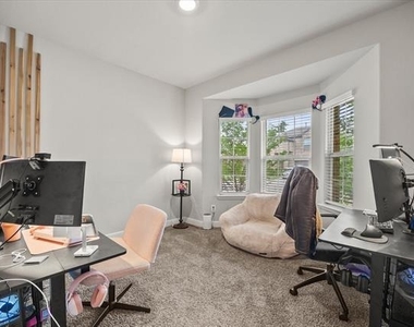 1009 Croxley Way - Photo Thumbnail 4