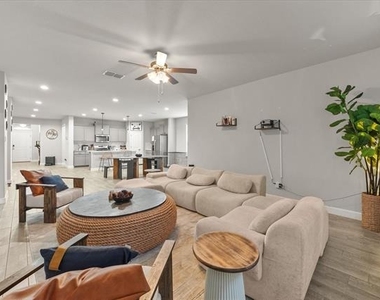 1009 Croxley Way - Photo Thumbnail 17