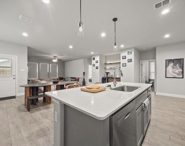 1009 Croxley Way - Photo Thumbnail 11