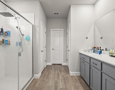 1009 Croxley Way - Photo Thumbnail 19