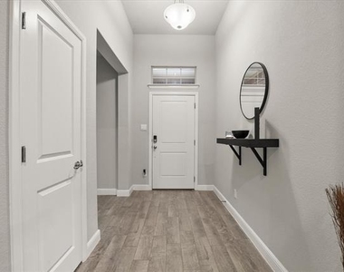1009 Croxley Way - Photo Thumbnail 3
