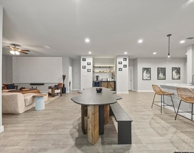 1009 Croxley Way - Photo Thumbnail 13