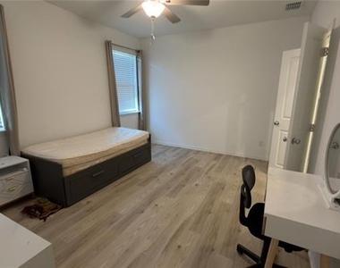 5105 Greywing Drive - Photo Thumbnail 8