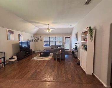 9120 Bedford Lane - Photo Thumbnail 6
