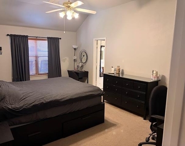9120 Bedford Lane - Photo Thumbnail 10