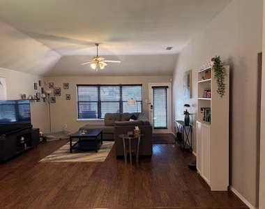 9120 Bedford Lane - Photo Thumbnail 7