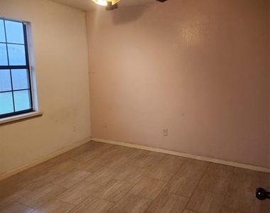 136 Marble Court - Photo Thumbnail 6