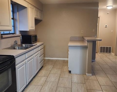 136 Marble Court - Photo Thumbnail 3