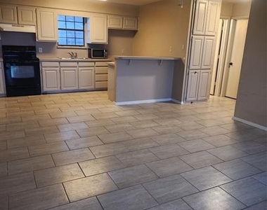 136 Marble Court - Photo Thumbnail 2