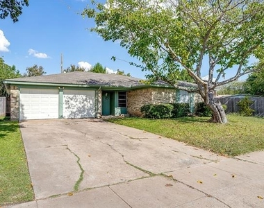 232 Linda Drive - Photo Thumbnail 1