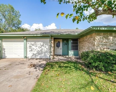 232 Linda Drive - Photo Thumbnail 2