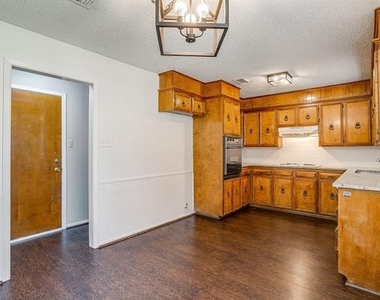 232 Linda Drive - Photo Thumbnail 8