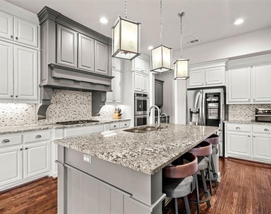 7600 Glenwick - Photo Thumbnail 16
