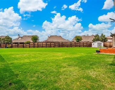 7600 Glenwick - Photo Thumbnail 5