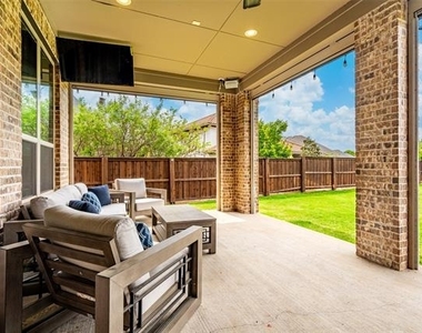 7600 Glenwick - Photo Thumbnail 2