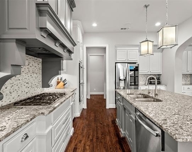 7600 Glenwick - Photo Thumbnail 17