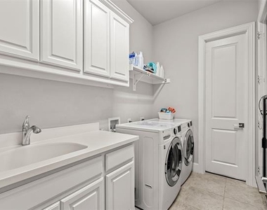 7600 Glenwick - Photo Thumbnail 26