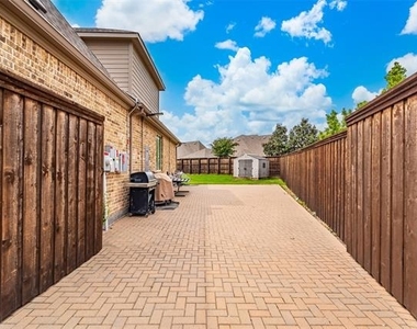 7600 Glenwick - Photo Thumbnail 1