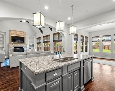 7600 Glenwick - Photo Thumbnail 18