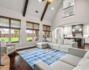 7600 Glenwick - Photo Thumbnail 14