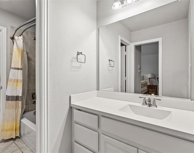 7600 Glenwick - Photo Thumbnail 30