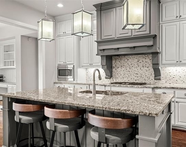 7600 Glenwick - Photo Thumbnail 15