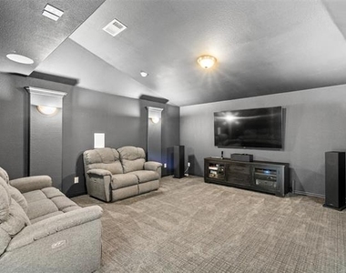 7600 Glenwick - Photo Thumbnail 28