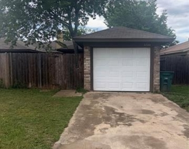 2720 Countryside Lane - Photo Thumbnail 14