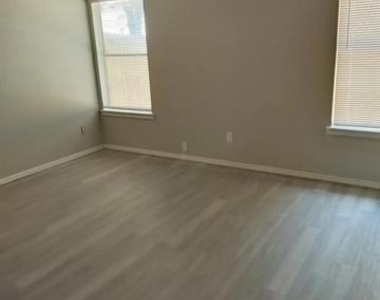 2720 Countryside Lane - Photo Thumbnail 11