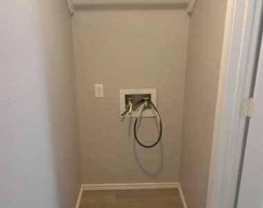 2720 Countryside Lane - Photo Thumbnail 7
