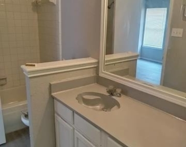 2720 Countryside Lane - Photo Thumbnail 4