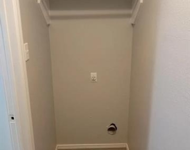 2720 Countryside Lane - Photo Thumbnail 12