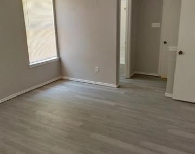 2720 Countryside Lane - Photo Thumbnail 6