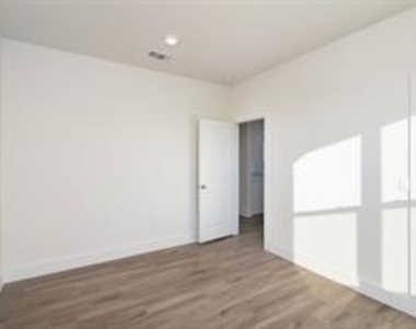 2722 Eastridge Boulevard - Photo Thumbnail 28