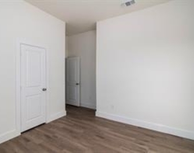 2722 Eastridge Boulevard - Photo Thumbnail 15