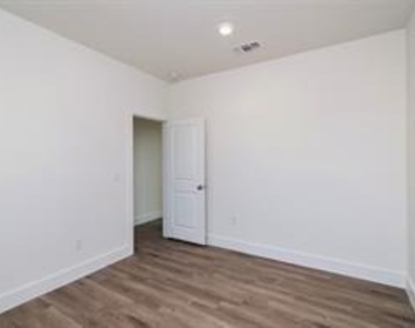 2722 Eastridge Boulevard - Photo Thumbnail 19