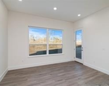 2722 Eastridge Boulevard - Photo Thumbnail 6