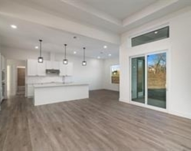 2722 Eastridge Boulevard - Photo Thumbnail 12