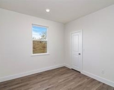 2722 Eastridge Boulevard - Photo Thumbnail 27