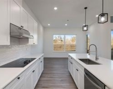 2722 Eastridge Boulevard - Photo Thumbnail 13