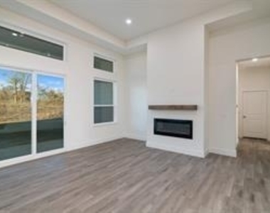 2722 Eastridge Boulevard - Photo Thumbnail 3