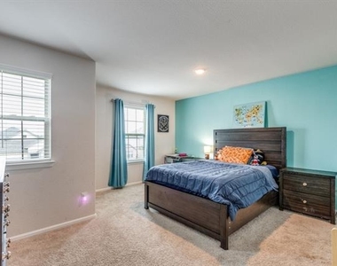 433 Waterman Avenue - Photo Thumbnail 26