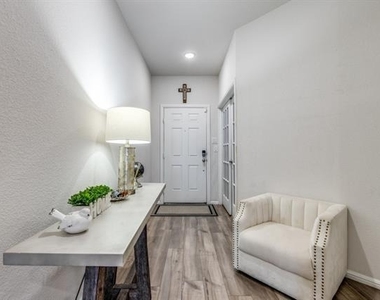 433 Waterman Avenue - Photo Thumbnail 8