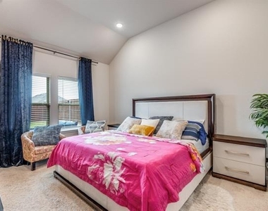 433 Waterman Avenue - Photo Thumbnail 4