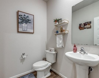 433 Waterman Avenue - Photo Thumbnail 11
