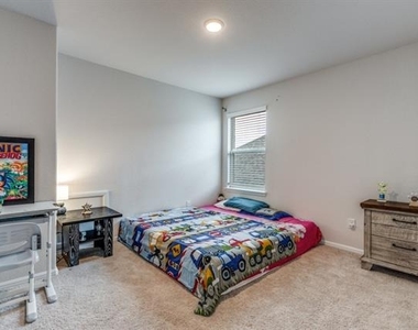 433 Waterman Avenue - Photo Thumbnail 23